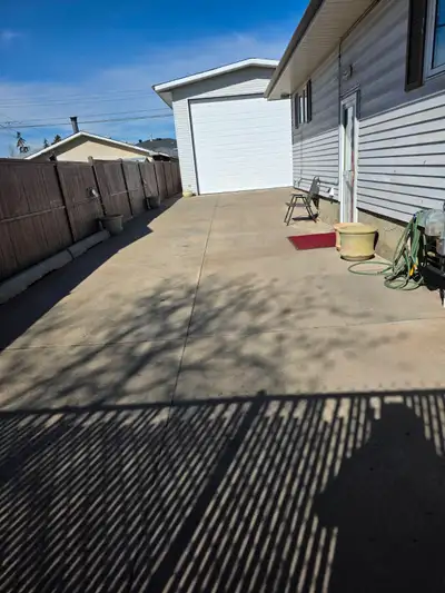 Renovated, wood stove, central 8 minutes to Deerfoot and Memorial Drive, 2 minutes to grocery stores...