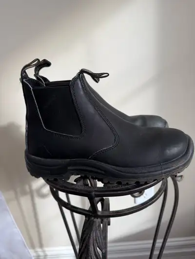 Blundstone Lug Tread Black, like new size 61/2, View more