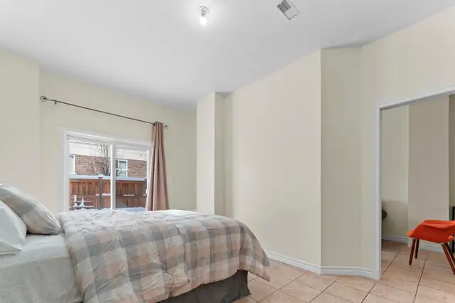 Private Bedroom & Living Room for Rent in Room Rentals & Roommates in Oshawa / Durham Region - Image 3