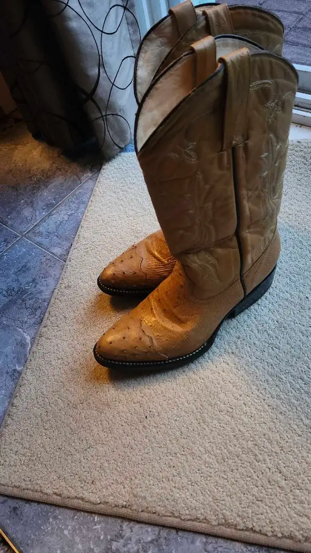 Womens Size 10~ Yellow/Orchre/Tan Ostrich skin COWGirL Boots in Women's - Shoes in Calgary - Image 3