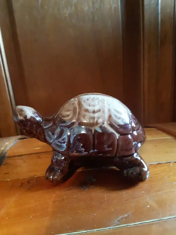 $25.00 ~ RARE  Pottery Tortoise Bank ~ in Arts & Collectibles in St. Catharines - Image 4