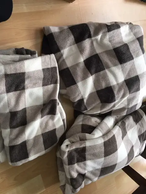 Double full linens sheets, blankets etc in Bedding in Oakville / Halton Region - Image 3