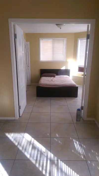 Room For Rent - Signal Hill - Close to LRT