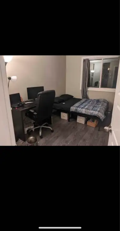 Looking for a FEMALE roommate. Preferably a working professional or a mature student. Rent: $782 (wa...