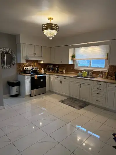 HOUSE FOR RENT, MAIN FLOOR ONLY. 3 BEDROOM, 1 BATHROOM AVAILABLE FROM AUGUST 01 OR LATER VERY QUIET...