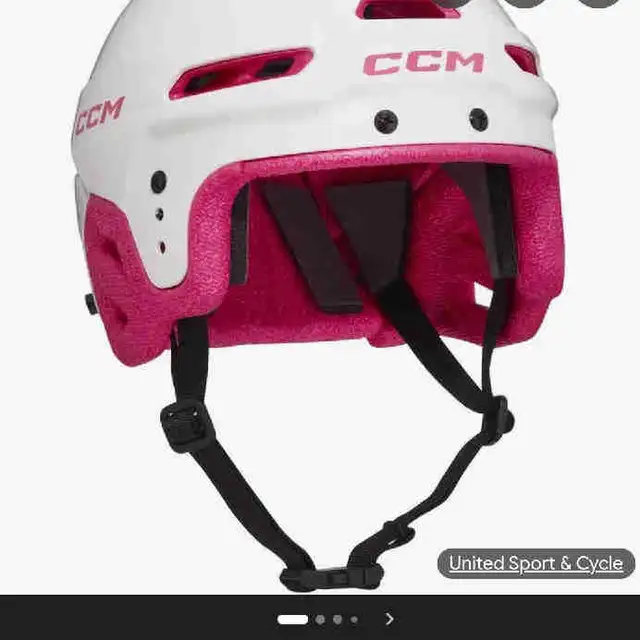 CCM Small Girls Hockey Helmet in Hockey in London - Image 2