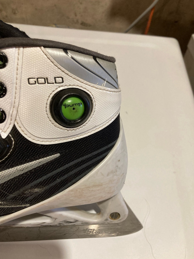 Reebok GOLD 5.5E Goalie Skates with Step Steel  in Hockey in Truro - Image 3