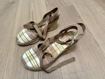 Women’s size 6 Roxy shoes, View more