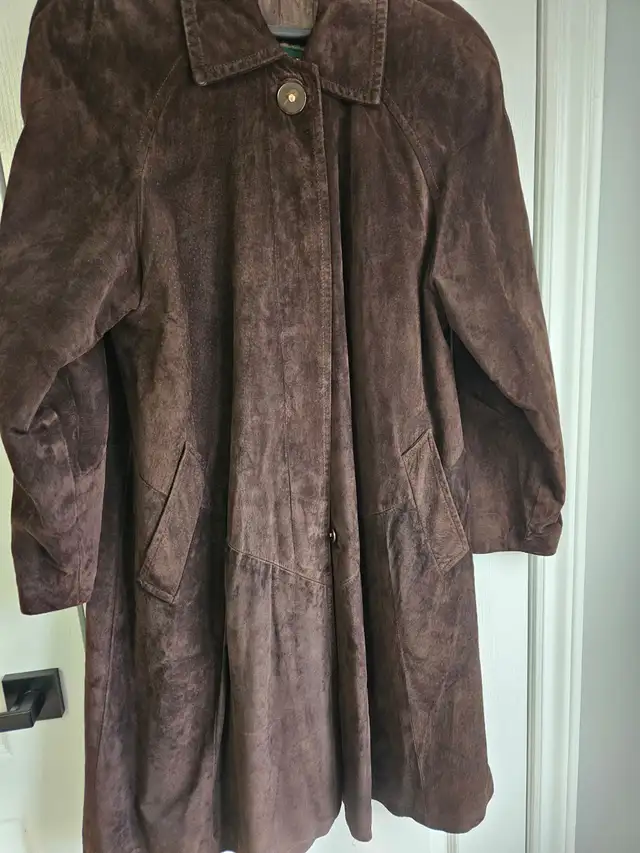 "Danier"  Brown Suede Full-Length Coat in Women's - Tops & Outerwear in Oshawa / Durham Region - Image 4
