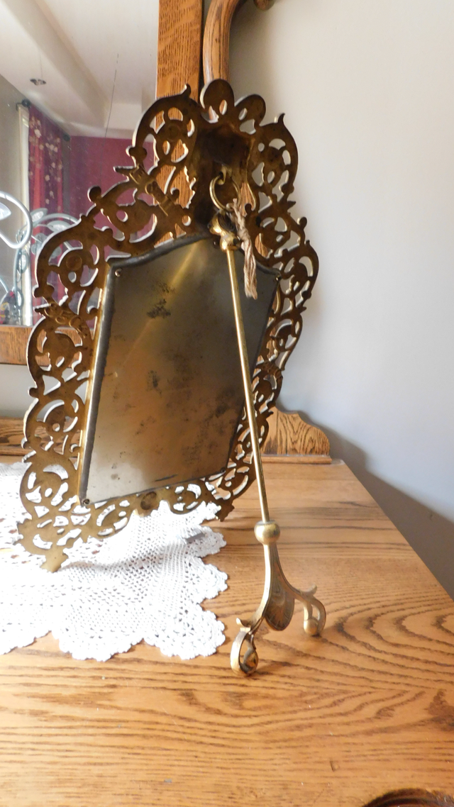 Antique Victorian Brass Beveled Dresser Mirror in Home Décor & Accents in Lethbridge - Image 4