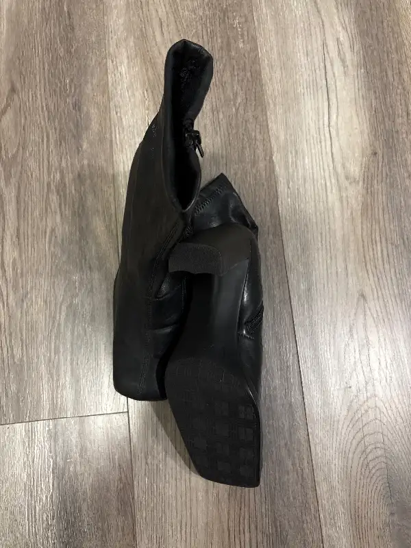 Women’s Dress Boots in Women's - Shoes in Calgary - Image 3