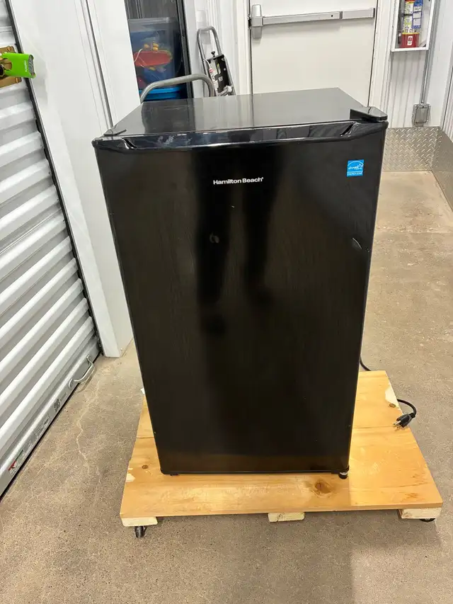 Hamilton Beach Mini Fridge479102393490483200