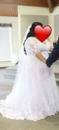 WHITE PLUS SIZE WEDDING DRESS SIZE 24W