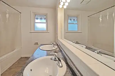 All Inclusive - 3 Bedroom 1 Bath - Upper Unit - East London