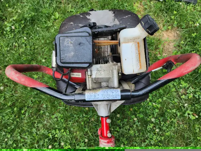 Earthquake Viper E43 Post Hole Digger Gas 43cc 2-Cycle Engine in Outdoor Tools & Storage in Windsor Region - Image 11