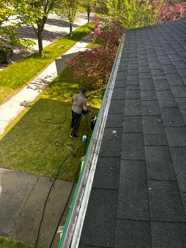 Gutter Cleaning – Fast, Reliable & Local (Free Quote!)62863233763713123