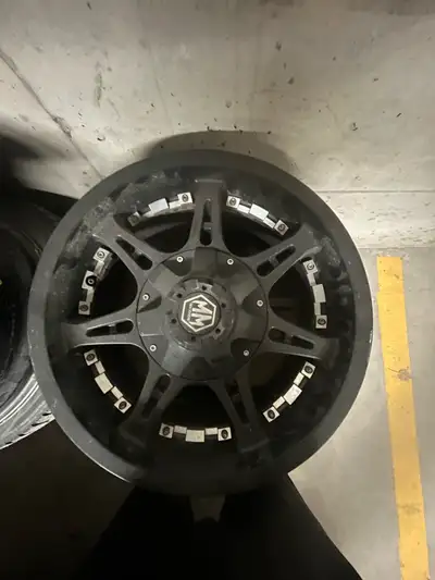 18x9 aftermarket duramax rims Came off 2015 duramax Silver peices are changeable with different colo...