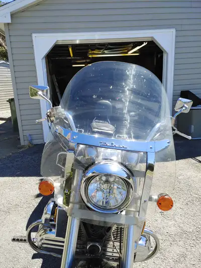 1500cc Valkyrie great condition runs good tire are excellent no rust. Original not been messed aroun...