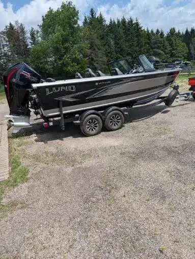 2023 Lund 1975 Tyee Mercury Pro XS 225 DTS Mercury 9.9 Pro Kicker EFI EXLPT Main Floor Vinyl Stainle...