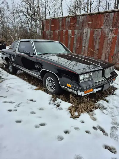 1985 oldsmobile cutlass 307 with floor shifter Brakes all around have been replaced, Carb cleaned by...