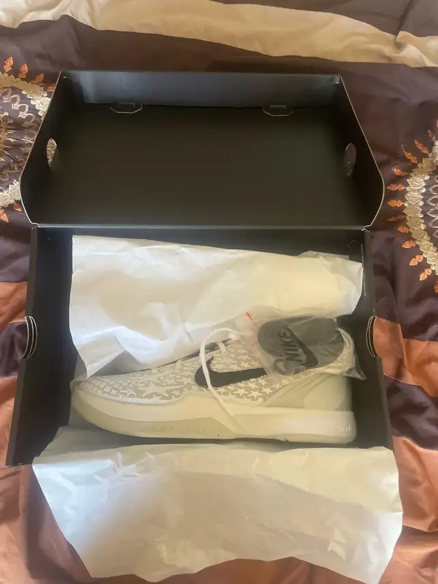 Kobe protro Sail in Men's Shoes in Ottawa - Image 2