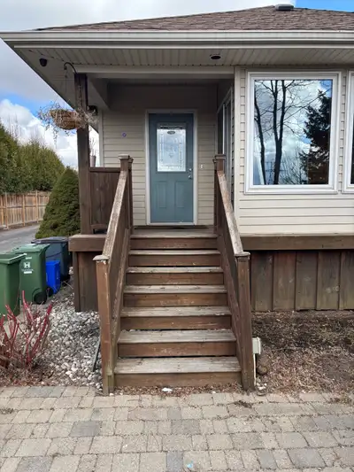 2 Bedroom 2 bathroom huge living room and sunroom, includes 2 parking spaces, move in Anytime,