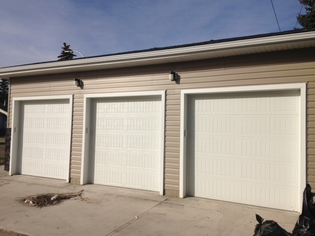 Garage bay for rent in Long Term Rentals in Edmonton