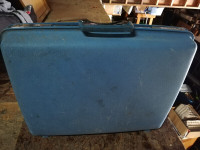 Samsonite suitcase. I have MANY suitcases here.