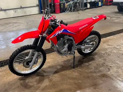 2022 CRF250f with under 10 hours in as new condition $5000 call or text 7059898473 No trades
