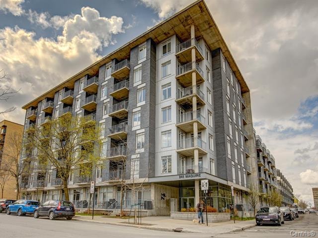 Condo 3 1/2 located in Mile-End with swimming pool and gym — photo 1