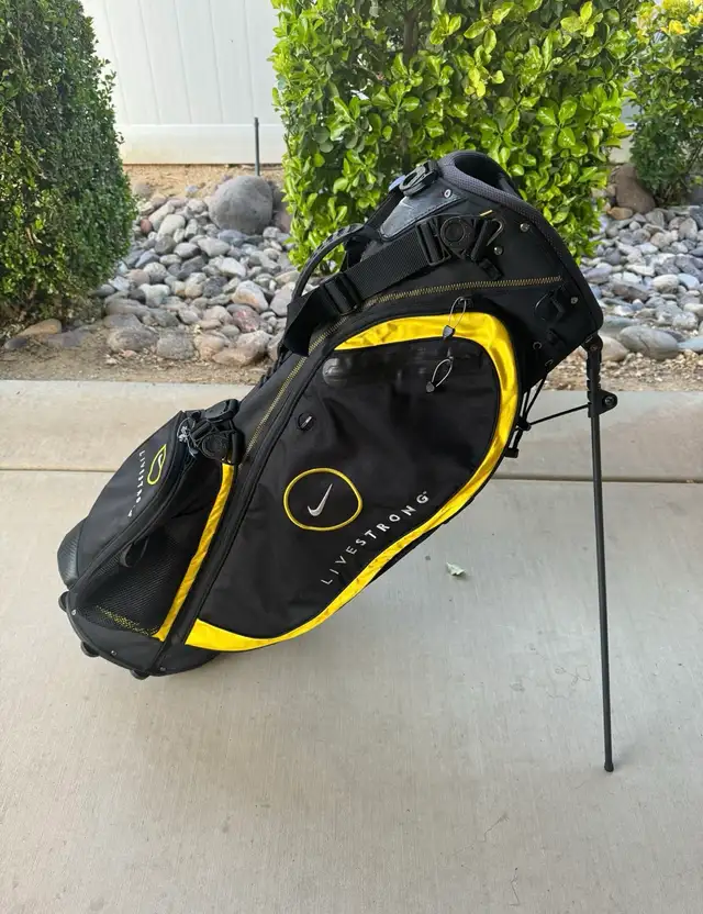 Nike LIVESTRONG Golf stand bag in Golf in Belleville - Image 4