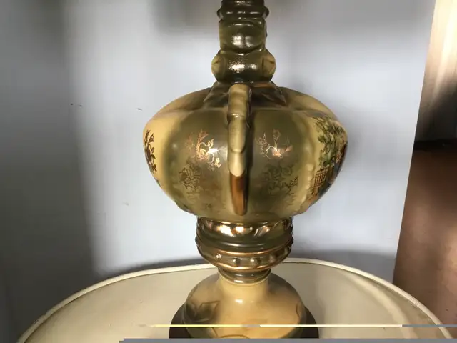 Vintage Porcelain Table Lamp in Indoor Lighting & Fans in Mississauga / Peel Region - Image 4
