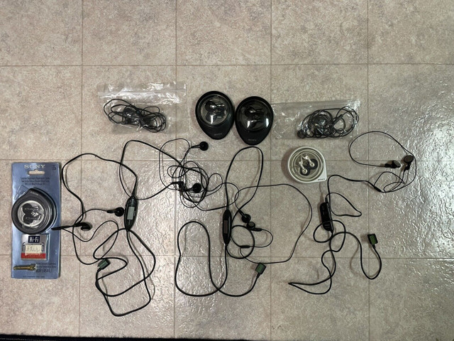 Sony headphones and remotes for sale (Excellent Condition) in Headphones in Mississauga / Peel Region