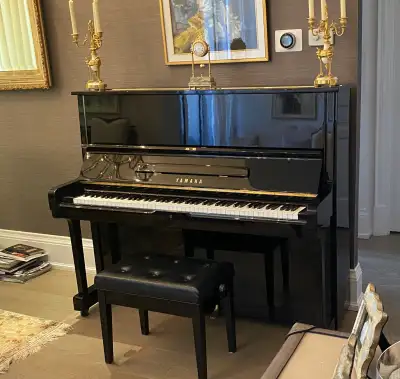 Yamaha U2 Professional Studio Up Right Piano ,High Polished With Seat In Mint Condition .purchase 20...