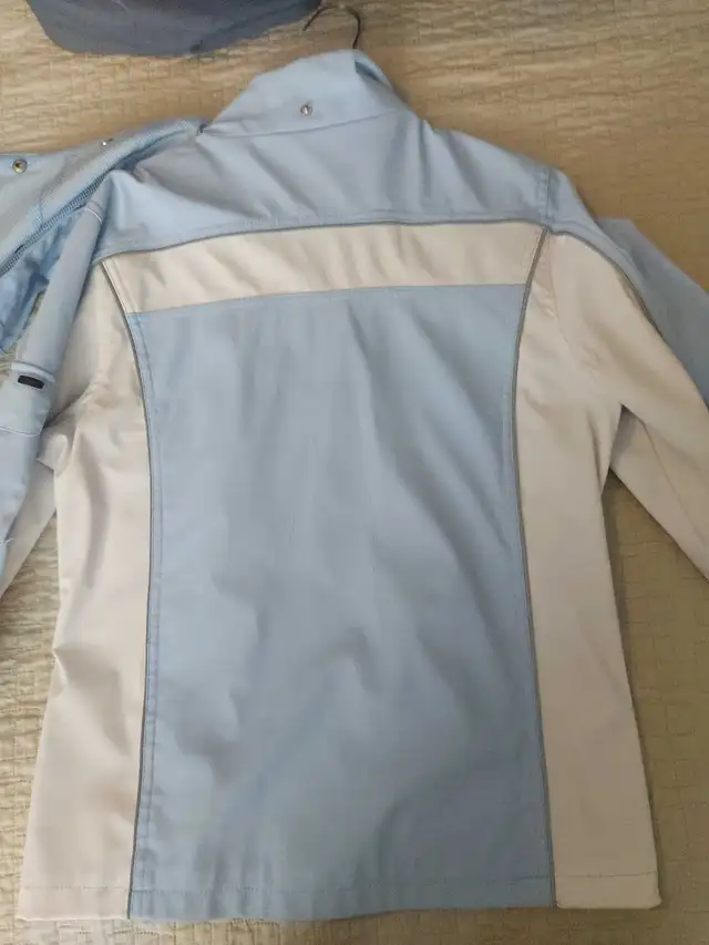 ladies spring jacket size medium  pick up  kitchener in Women's - Tops & Outerwear in Kitchener / Waterloo - Image 3
