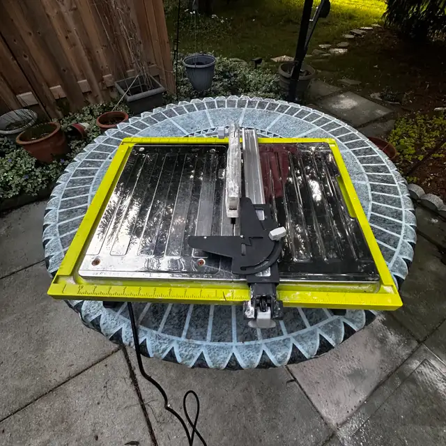 Ryobi Tile Saw in Power Tools in Mississauga / Peel Region - Image 2