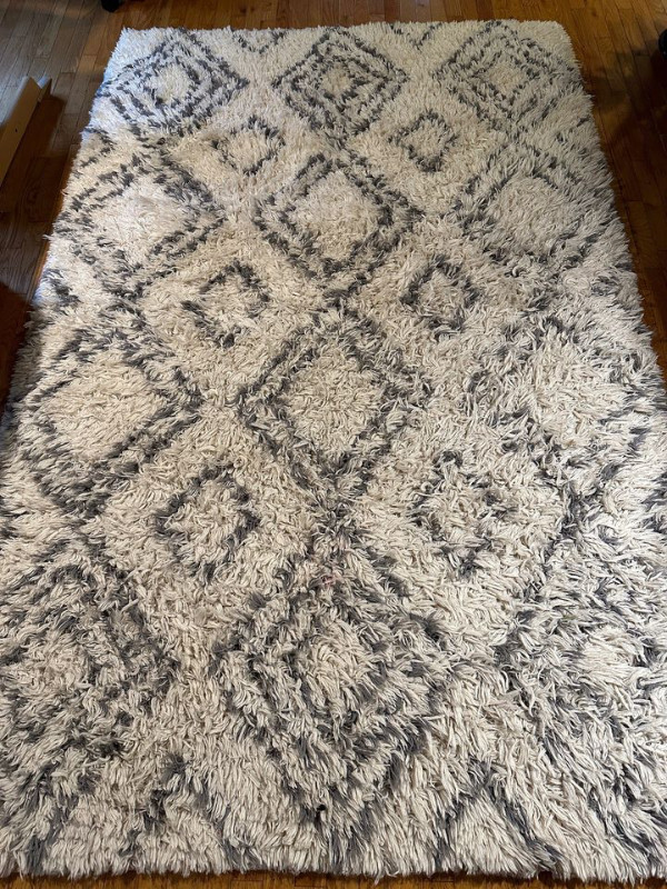 Wool rug in Rugs, Carpets & Runners in Port Alberni
