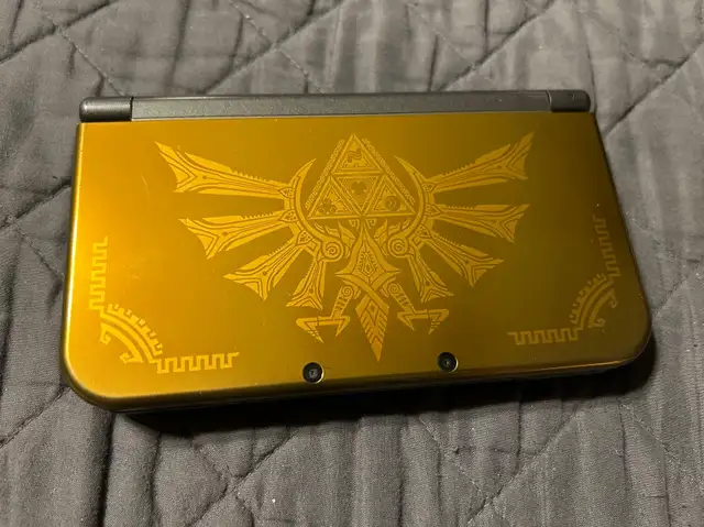 New Nintendo 3DS XL Legend Of Zelda Hyrule Edition Dual IPS in Nintendo DS in Oshawa / Durham Region - Image 3