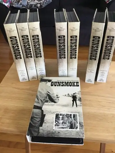 VHS Tapes ..."GUNSMOKE" .....( The Collectors Edition ) ...8 Tapes (22 shows) No Pets ...Non smoker...