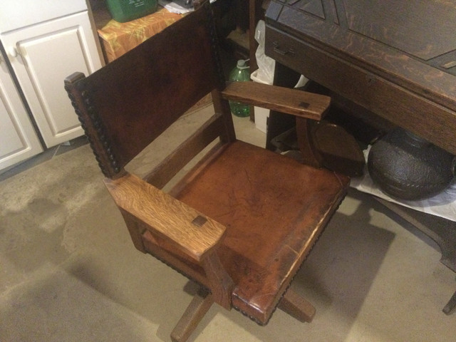 Arts and Crafts Gilson Oak Leather Swivel Office Chair, c.1910 in Arts & Collectibles in Edmonton - Image 2