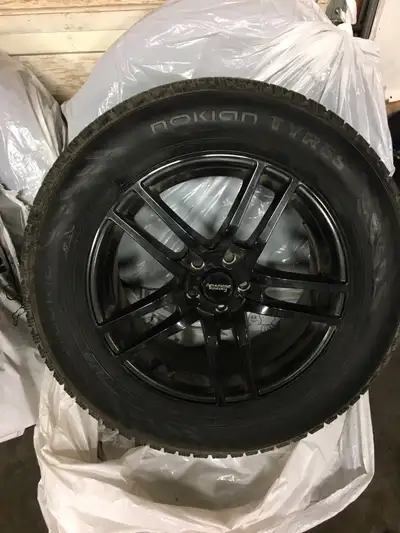 Hardly uses. Great condition 18”x8.0 5x108mm Fits Mercedes Benz suv Ford Edge And jaguar suv