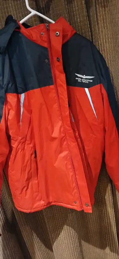 Selling goldwing 1800 coat Has hood Ladies large Never worn