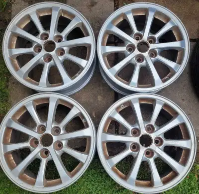 VERY GOOD CONDITION. FIT MOST VEHICLES WITH SAME BOLT PATTERN. MAZDA, HYUNDAI, KIA. NISSAN. SOME OTH...