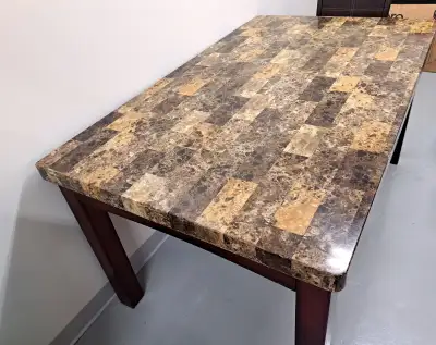 Table marbrée - à Mont Tremblant, View more