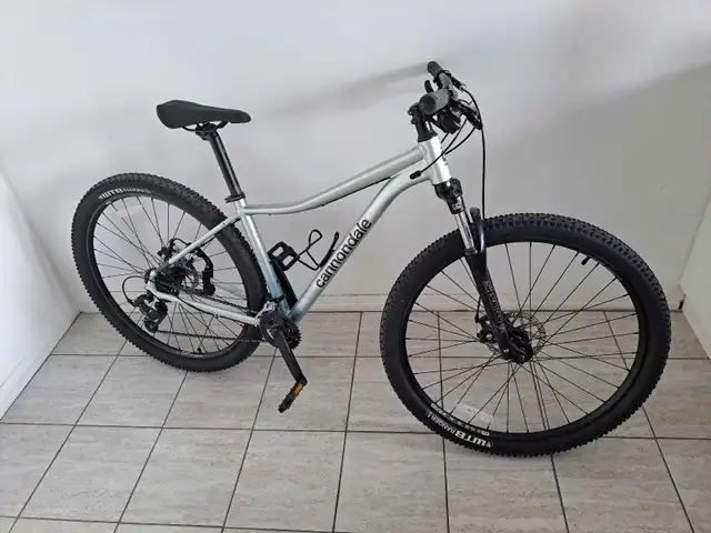 Vélo Cannodale Trail eight in Mountain in City of Montréal - Image 6
