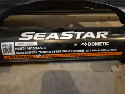 seastar steering ram with tiebar , can be used for single application or twin, like new used for 1 s...