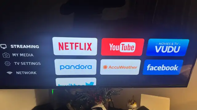 Smart tv  in TVs in Laval / North Shore - Image 5