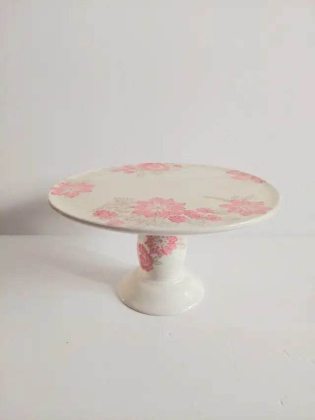 Beautiful cake stand, Nautica, Pink Sands in Kitchen & Dining Wares in Hamilton - Image 2
