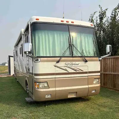 2001 Monaco Diplomat 40’ diesel motor home...8.3 L Cummins / 6 speed Allison automatic . 2 slides wi...