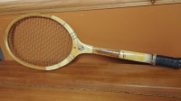 Raquette de tennis ancienne